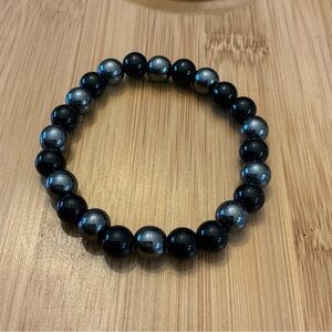 Beautiful stretch beaded bracelet, brand new!
